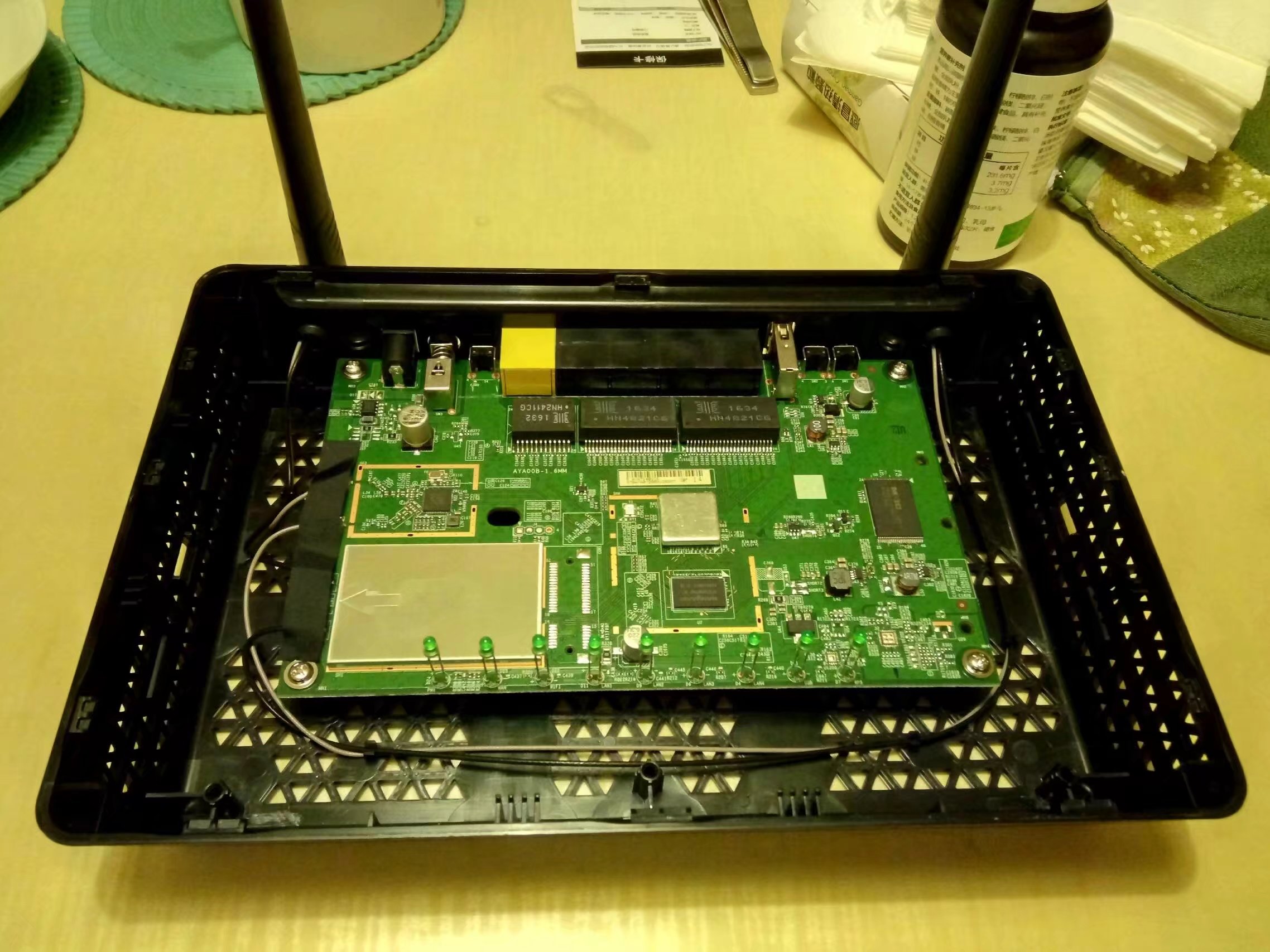 NETGEAR R6220 拆解